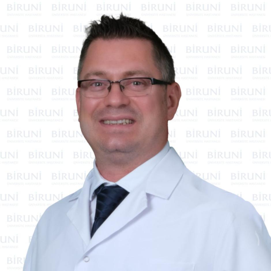 Dr. Dentiste Spécialiste Ümit SELÇUK