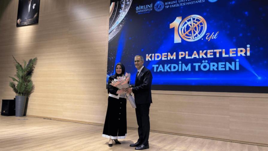 Le 10e anniversaire de notre hôpital a été célébré par un dîner d’iftar et une cérémonie de remise des prix d’ancienneté !