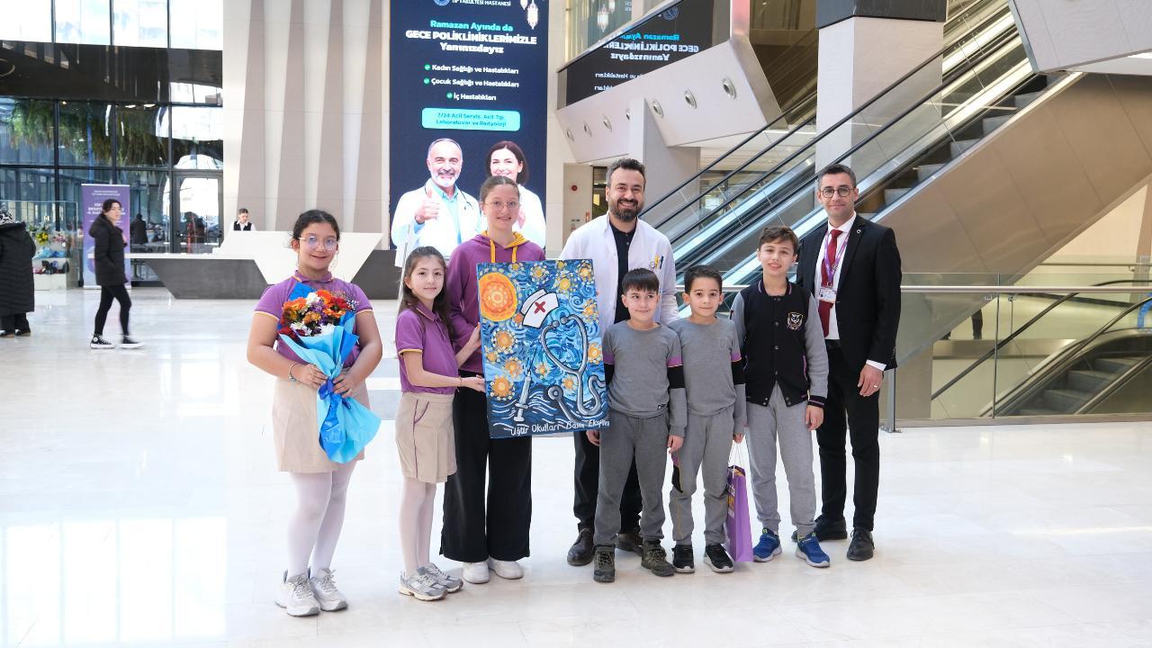 Visite des élèves des écoles Uğur à l’occasion du 14 mars, Journée de la médecine