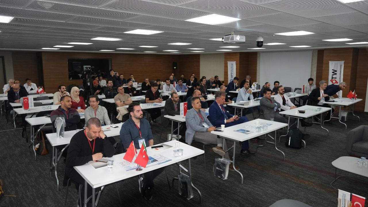 Réunion de chirurgie en direct avec participation internationale à Biruni